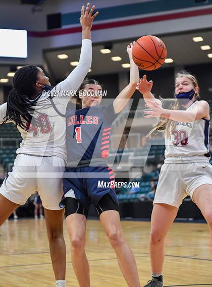 Thumbnail 1 in Tompkins vs Fort Bend Dulles (UIL 6A Quarterfinal Playoff) photogallery.