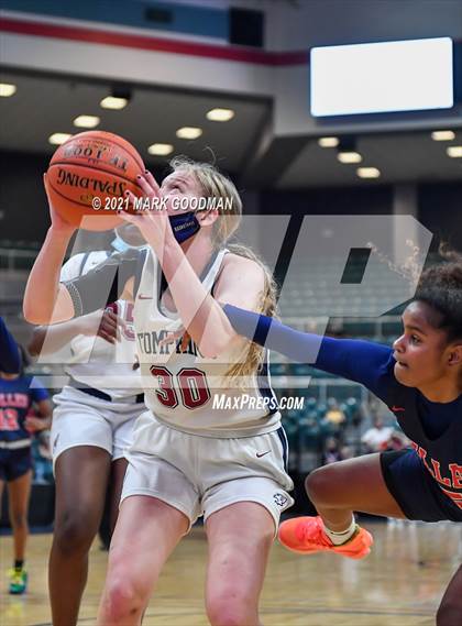 Thumbnail 3 in Tompkins vs Fort Bend Dulles (UIL 6A Quarterfinal Playoff) photogallery.