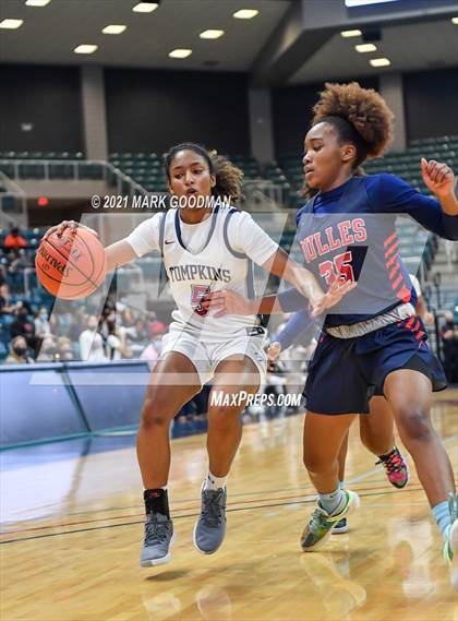 Thumbnail 3 in Tompkins vs Fort Bend Dulles (UIL 6A Quarterfinal Playoff) photogallery.