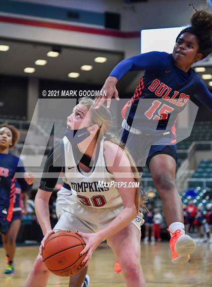 Thumbnail 2 in Tompkins vs Fort Bend Dulles (UIL 6A Quarterfinal Playoff) photogallery.