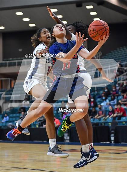 Thumbnail 2 in Tompkins vs Fort Bend Dulles (UIL 6A Quarterfinal Playoff) photogallery.
