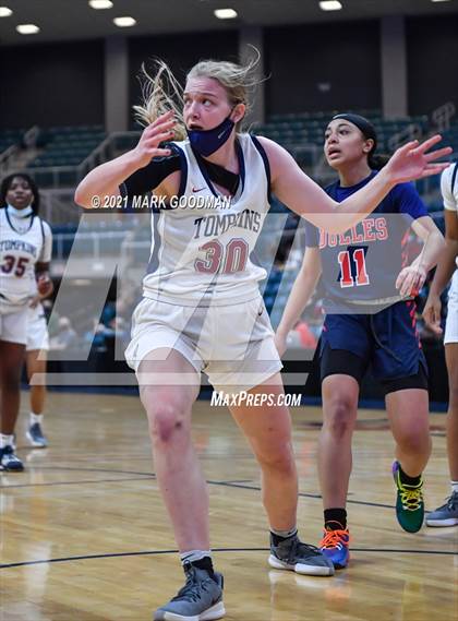 Thumbnail 3 in Tompkins vs Fort Bend Dulles (UIL 6A Quarterfinal Playoff) photogallery.