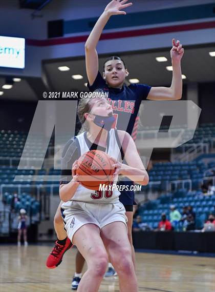 Thumbnail 3 in Tompkins vs Fort Bend Dulles (UIL 6A Quarterfinal Playoff) photogallery.