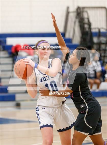 Thumbnail 3 in Hillhouse vs. Wilton photogallery.