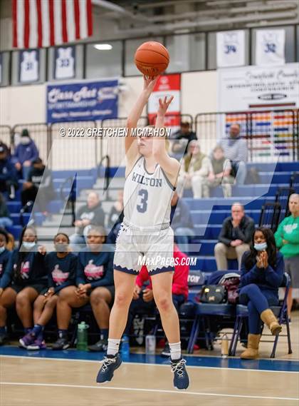 Thumbnail 3 in Hillhouse vs. Wilton photogallery.