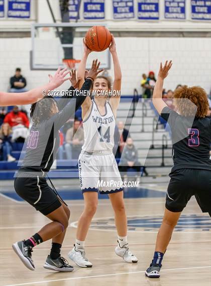 Thumbnail 2 in Hillhouse vs. Wilton photogallery.