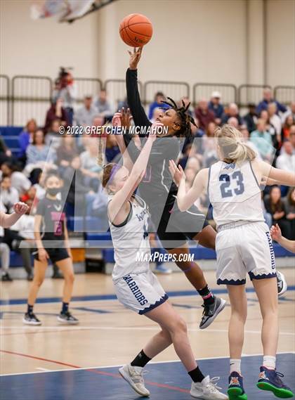 Thumbnail 3 in Hillhouse vs. Wilton photogallery.