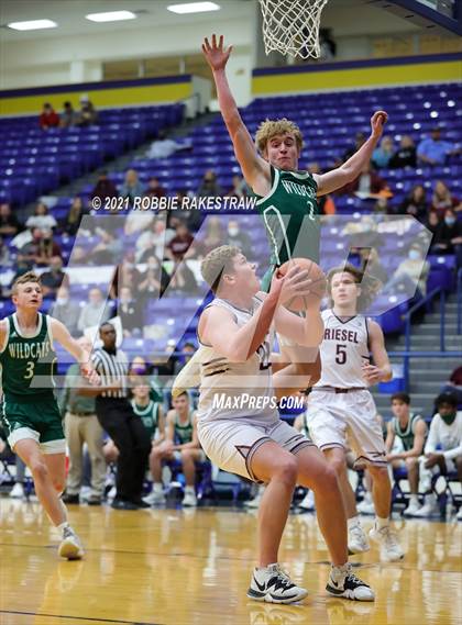 Thumbnail 3 in Scurry-Rosser vs. Riesel (UIL 3A Bi-District) photogallery.
