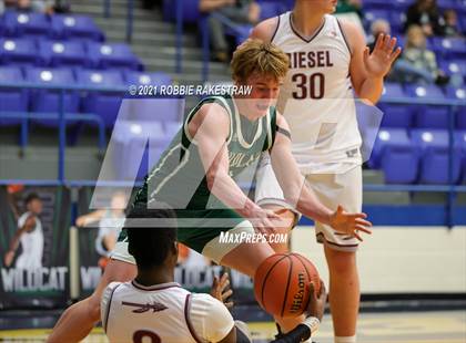 Thumbnail 2 in Scurry-Rosser vs. Riesel (UIL 3A Bi-District) photogallery.