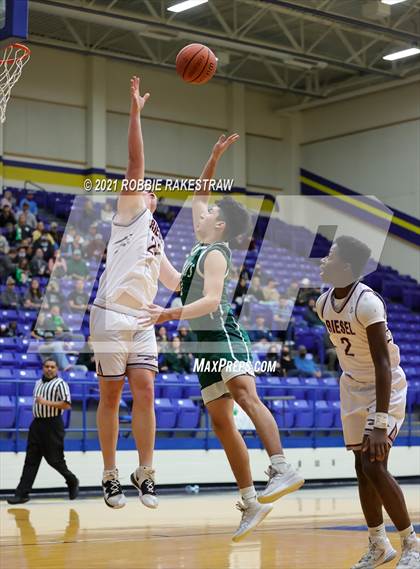 Thumbnail 2 in Scurry-Rosser vs. Riesel (UIL 3A Bi-District) photogallery.