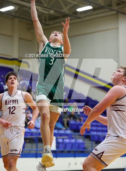 Thumbnail 2 in Scurry-Rosser vs. Riesel (UIL 3A Bi-District) photogallery.