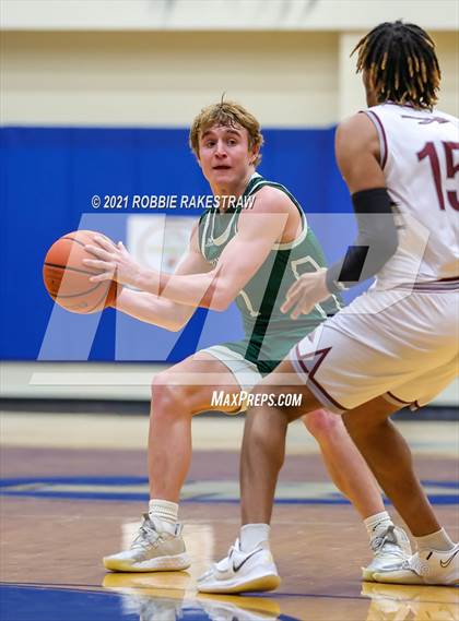 Thumbnail 1 in Scurry-Rosser vs. Riesel (UIL 3A Bi-District) photogallery.