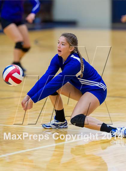 Thumbnail 3 in Samuel Clemens vs Warren (NISD Volleyball Tournament) photogallery.