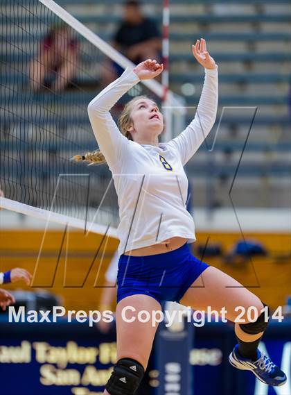 Thumbnail 1 in Samuel Clemens vs Warren (NISD Volleyball Tournament) photogallery.