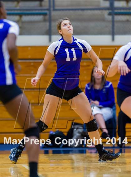 Thumbnail 2 in Samuel Clemens vs Warren (NISD Volleyball Tournament) photogallery.