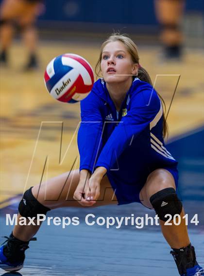 Thumbnail 1 in Samuel Clemens vs Warren (NISD Volleyball Tournament) photogallery.