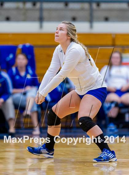 Thumbnail 3 in Samuel Clemens vs Warren (NISD Volleyball Tournament) photogallery.