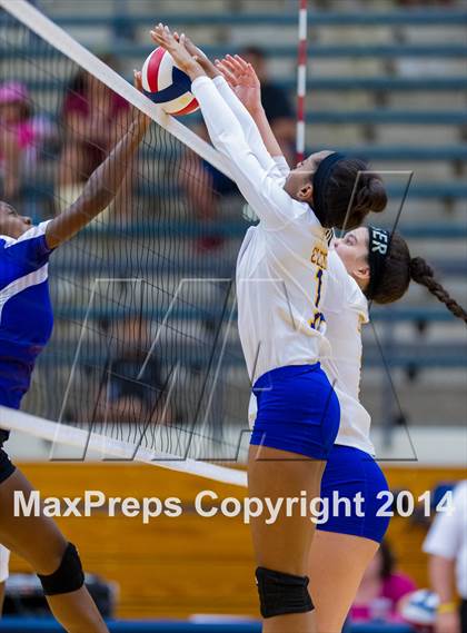 Thumbnail 2 in Samuel Clemens vs Warren (NISD Volleyball Tournament) photogallery.