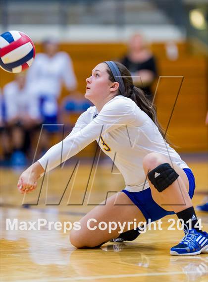 Thumbnail 2 in Samuel Clemens vs Warren (NISD Volleyball Tournament) photogallery.