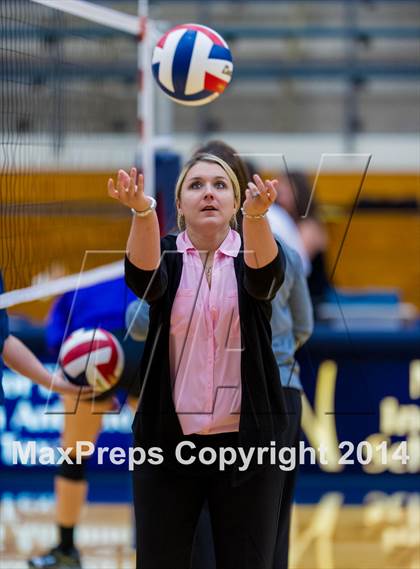 Thumbnail 1 in Samuel Clemens vs Warren (NISD Volleyball Tournament) photogallery.