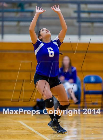 Thumbnail 2 in Samuel Clemens vs Warren (NISD Volleyball Tournament) photogallery.