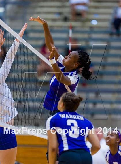 Thumbnail 3 in Samuel Clemens vs Warren (NISD Volleyball Tournament) photogallery.