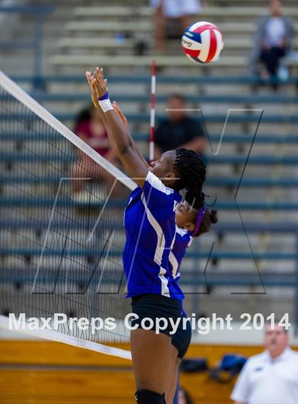 Thumbnail 1 in Samuel Clemens vs Warren (NISD Volleyball Tournament) photogallery.