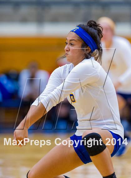 Thumbnail 3 in Samuel Clemens vs Warren (NISD Volleyball Tournament) photogallery.