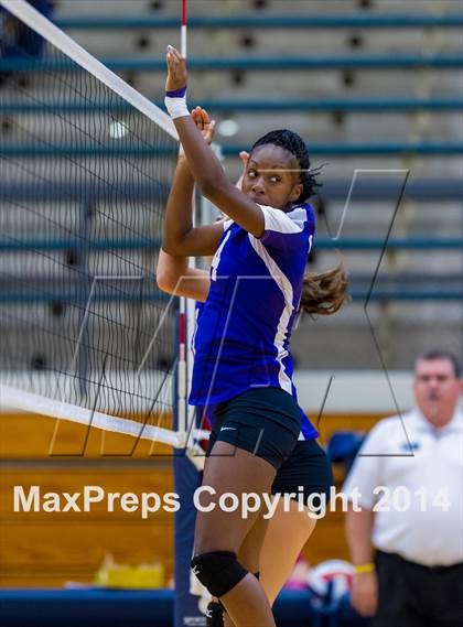 Thumbnail 3 in Samuel Clemens vs Warren (NISD Volleyball Tournament) photogallery.