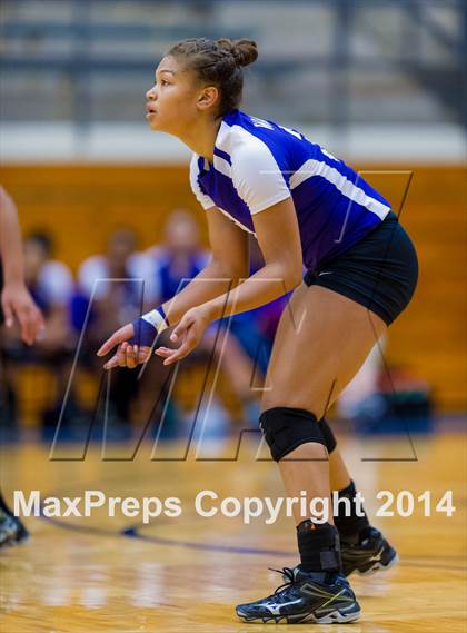 Thumbnail 2 in Samuel Clemens vs Warren (NISD Volleyball Tournament) photogallery.