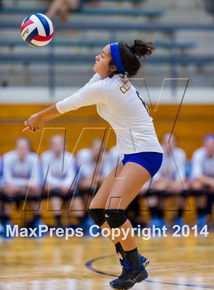 Thumbnail 3 in Samuel Clemens vs Warren (NISD Volleyball Tournament) photogallery.