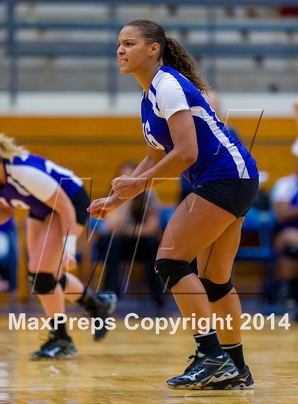 Thumbnail 3 in Samuel Clemens vs Warren (NISD Volleyball Tournament) photogallery.