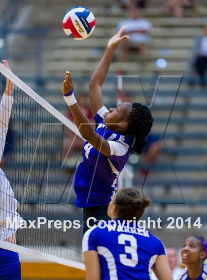 Thumbnail 2 in Samuel Clemens vs Warren (NISD Volleyball Tournament) photogallery.