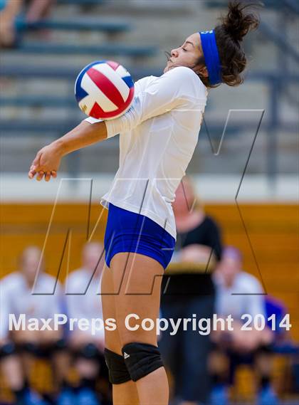 Thumbnail 1 in Samuel Clemens vs Warren (NISD Volleyball Tournament) photogallery.