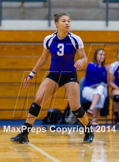 Thumbnail 2 in Samuel Clemens vs Warren (NISD Volleyball Tournament) photogallery.