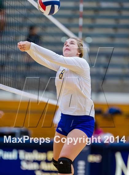 Thumbnail 2 in Samuel Clemens vs Warren (NISD Volleyball Tournament) photogallery.