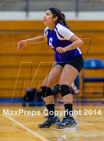 Thumbnail 1 in Samuel Clemens vs Warren (NISD Volleyball Tournament) photogallery.