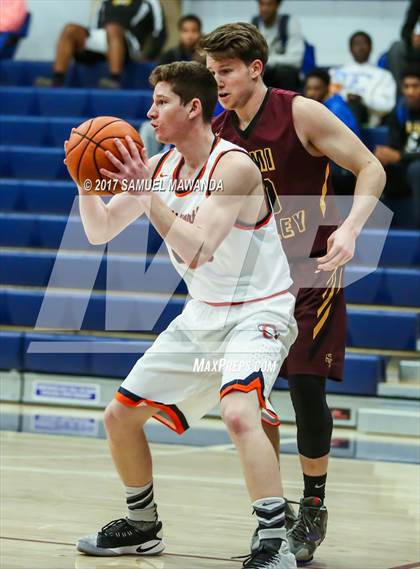 Thumbnail 2 in Simi Valley vs  Chatsworth (Sierra Canyon Super Showcase) photogallery.