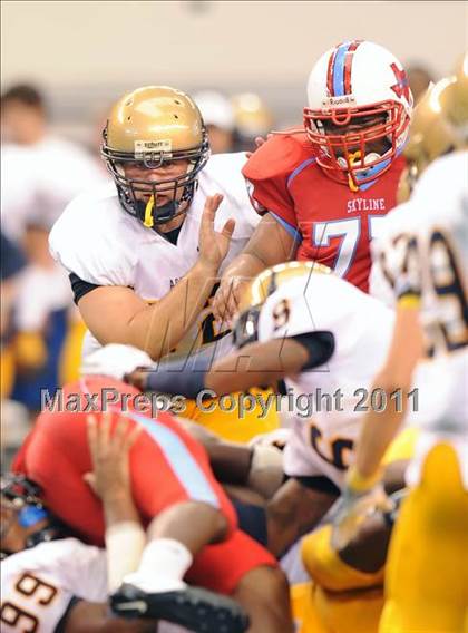 Thumbnail 1 in St. Thomas Aquinas vs Skyline (Kirk Herbstreit National Kickoff Classic) photogallery.