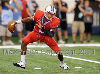 Thumbnail 2 in St. Thomas Aquinas vs Skyline (Kirk Herbstreit National Kickoff Classic) photogallery.