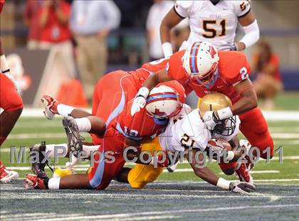 Thumbnail 2 in St. Thomas Aquinas vs Skyline (Kirk Herbstreit National Kickoff Classic) photogallery.