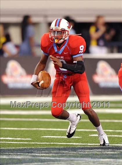 Thumbnail 1 in St. Thomas Aquinas vs Skyline (Kirk Herbstreit National Kickoff Classic) photogallery.