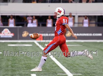 Thumbnail 3 in St. Thomas Aquinas vs Skyline (Kirk Herbstreit National Kickoff Classic) photogallery.