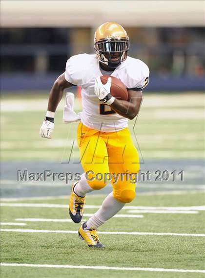 Thumbnail 2 in St. Thomas Aquinas vs Skyline (Kirk Herbstreit National Kickoff Classic) photogallery.