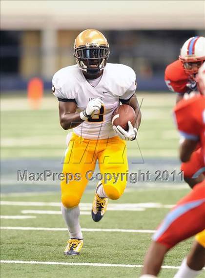 Thumbnail 3 in St. Thomas Aquinas vs Skyline (Kirk Herbstreit National Kickoff Classic) photogallery.