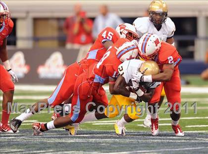 Thumbnail 1 in St. Thomas Aquinas vs Skyline (Kirk Herbstreit National Kickoff Classic) photogallery.