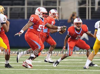 Thumbnail 1 in St. Thomas Aquinas vs Skyline (Kirk Herbstreit National Kickoff Classic) photogallery.