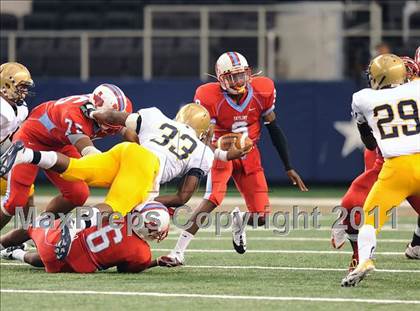 Thumbnail 3 in St. Thomas Aquinas vs Skyline (Kirk Herbstreit National Kickoff Classic) photogallery.