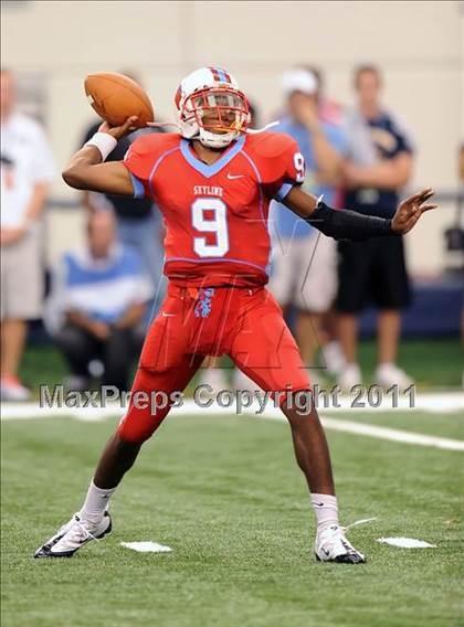 Thumbnail 3 in St. Thomas Aquinas vs Skyline (Kirk Herbstreit National Kickoff Classic) photogallery.