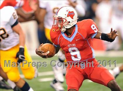 Thumbnail 3 in St. Thomas Aquinas vs Skyline (Kirk Herbstreit National Kickoff Classic) photogallery.